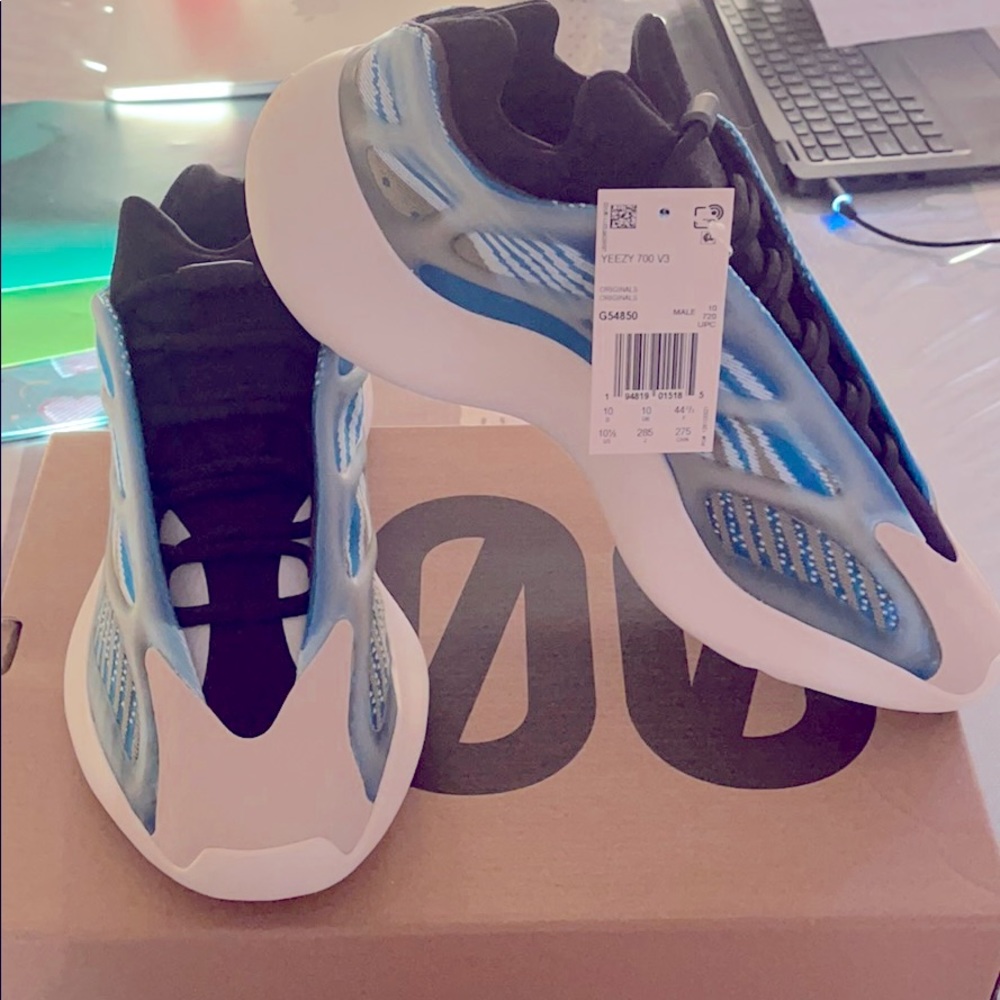 Yeezy 700 V3 Arzare